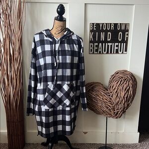 Cato Black and White Checkered Pajama Top